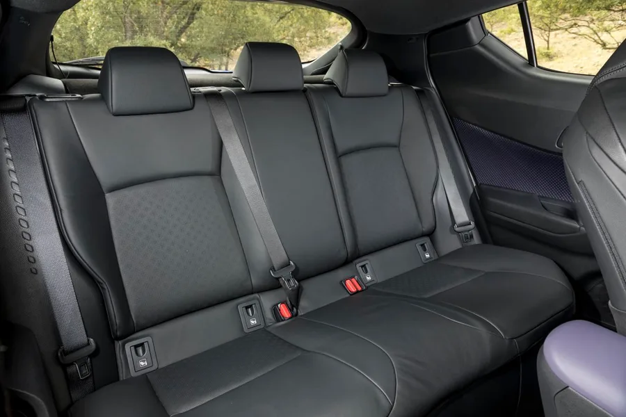 Toyota C-HR — intérieur